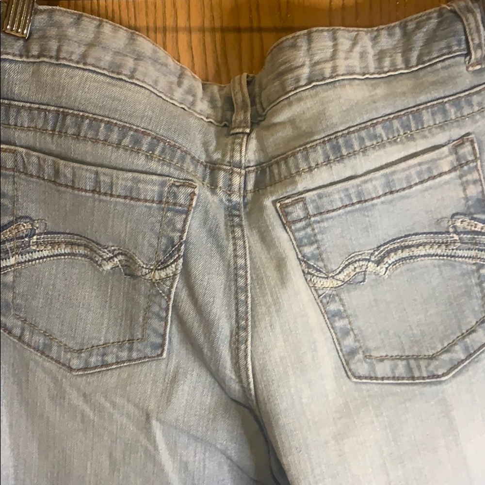 Ladies jean with design on pockets - Picture 3 of 3